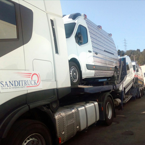 Ofrecemos a nuestros clientes la posibilidad de servicios de transporte para ferias y exposiciones. Descargando por medios propios la mercancía en su stand en la feria, evitando gastos suplementarias por los transportistas y manipuladores oficiales de feria.