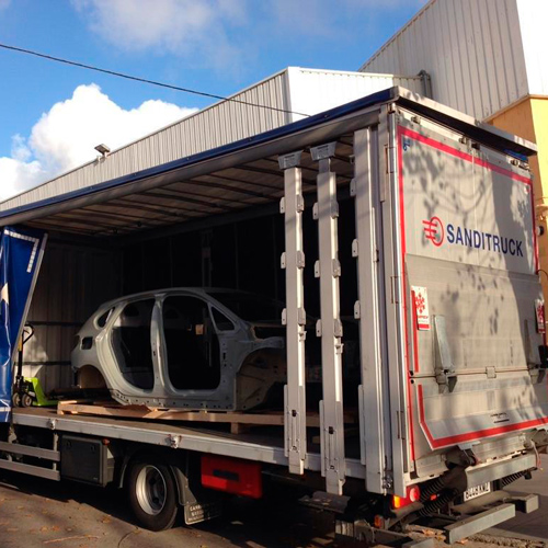We offer our clients the possibility of transport services for fairs and exhibitions, including unloading of their goods on their stand at the fair, avoiding additional expenses applied by the official fair transporters and handlers.
