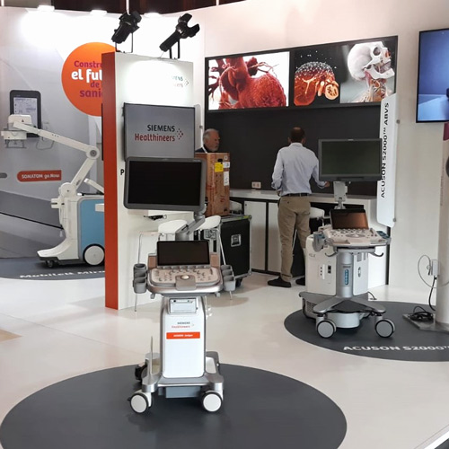 We offer our clients the possibility of transport services for fairs and exhibitions, including unloading of their goods on their stand at the fair, avoiding additional expenses applied by the official fair transporters and handlers.