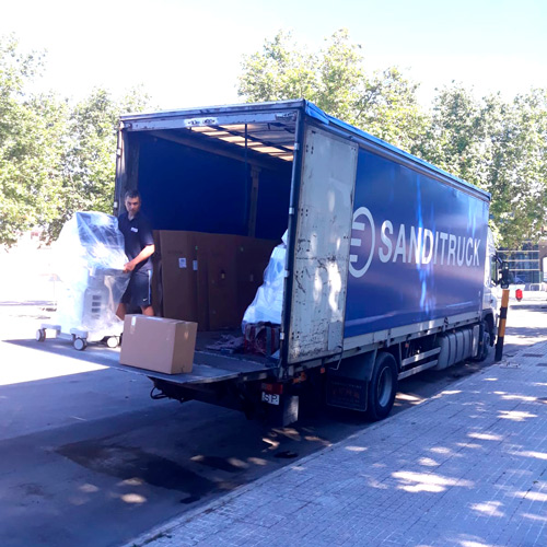 Comprehensive service for products with high added value, such as hospital equipment, computer equipment, industrial machinery, prototypes,...<br><br>Our own highly qualified and experienced staff guarantee the delivery of the most delicate, bulky or heavy equipment to the requested delivery point even in the most difficult circumstances.